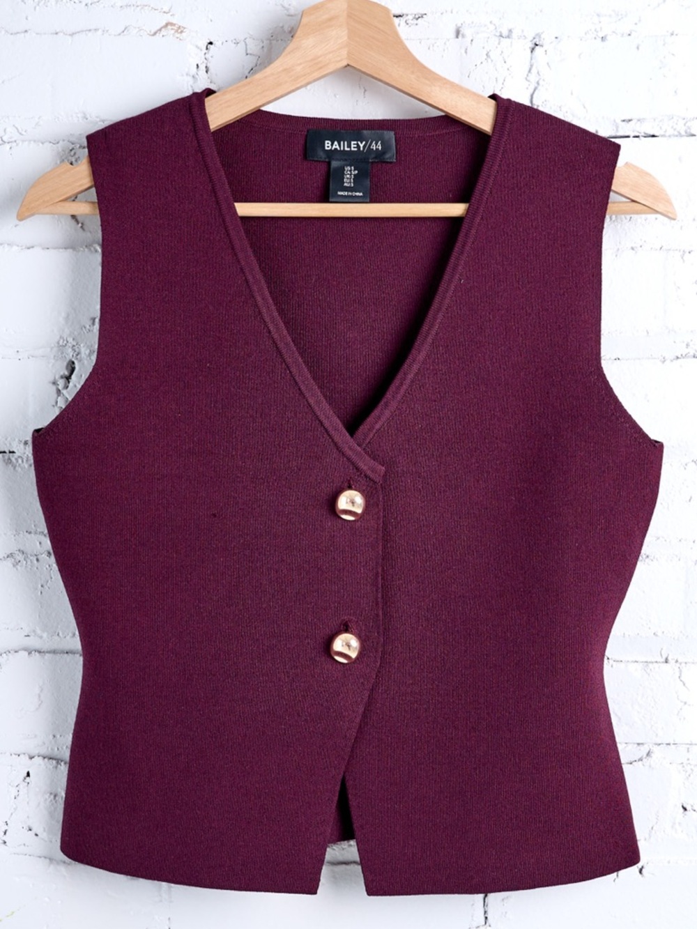 Bailey 44 Wine V-Neck Sleeveless Button Vest sz SMALL